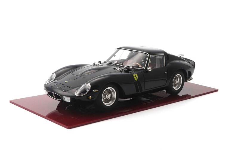 自動車ファン必見のモデルカー、あります。