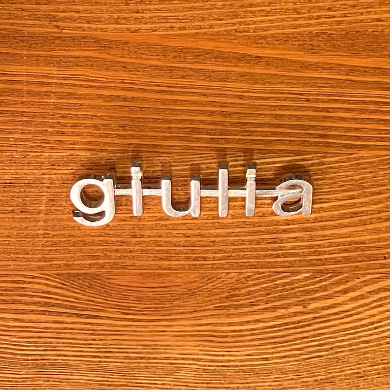 giulia エンブレムイメージ0