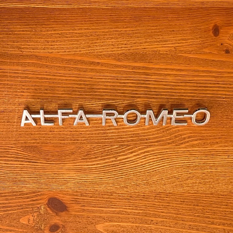 ALFA ROMEO エンブレムイメージ0