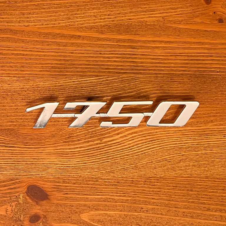 ALFA ROMEO GIULIA 1750 エンブレムイメージ0