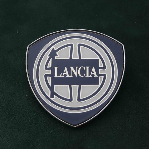 Lancia ｴﾝﾌﾞﾚﾑ ﾓﾝﾃｶﾙﾛ⽤ﾘｱ